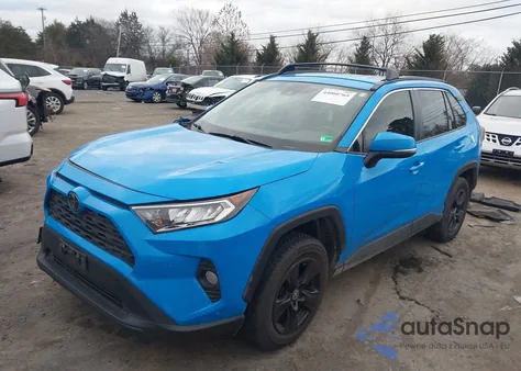 2020 Toyota Rav4 Xle z USA, uszkodzony, nr VIN JTMW1RFV8LD053508